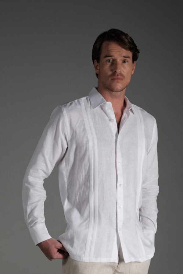 Guayabera elegante en lino alforza y prense