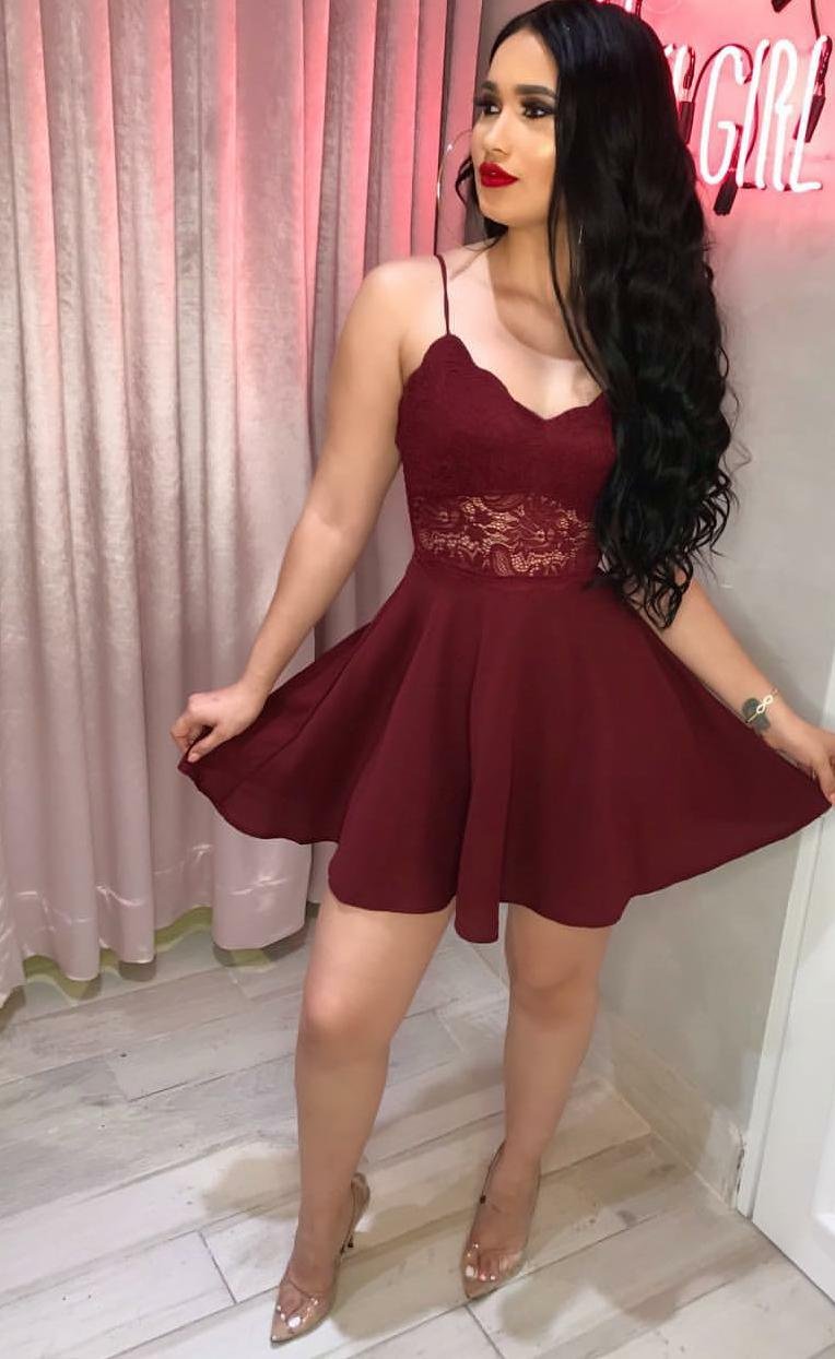 Vestido corto campana en blonda y escuba