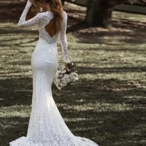 vestido de novia con cola espalda en lagrima